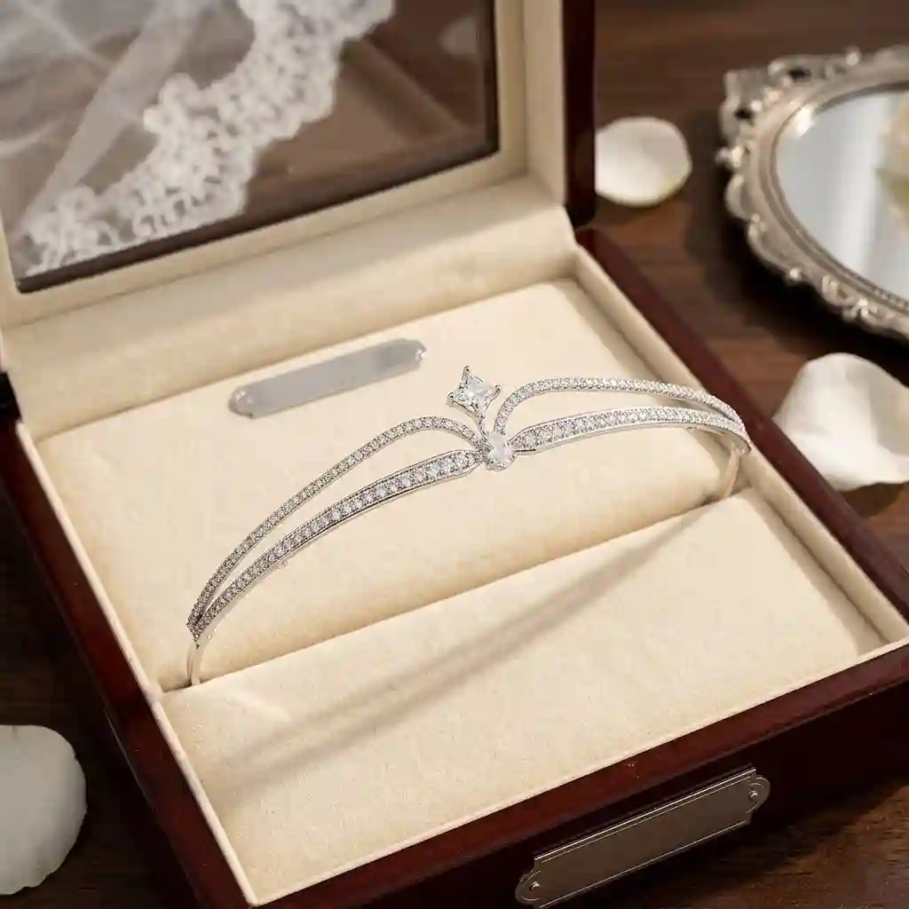 Mirametal Vintage Crown Tiara Packaging – Gift-ready headpiece presentation box