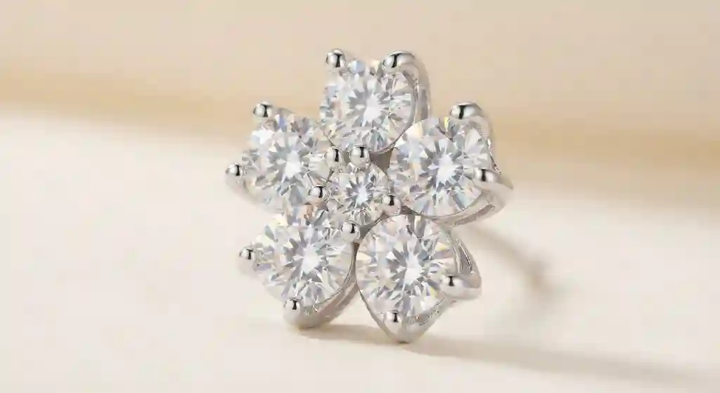 Close up macro of four leaf clover stud earrings showing cubic zirconia stones and 925 silver setting – MIRAMETAL - leaf clover earrings