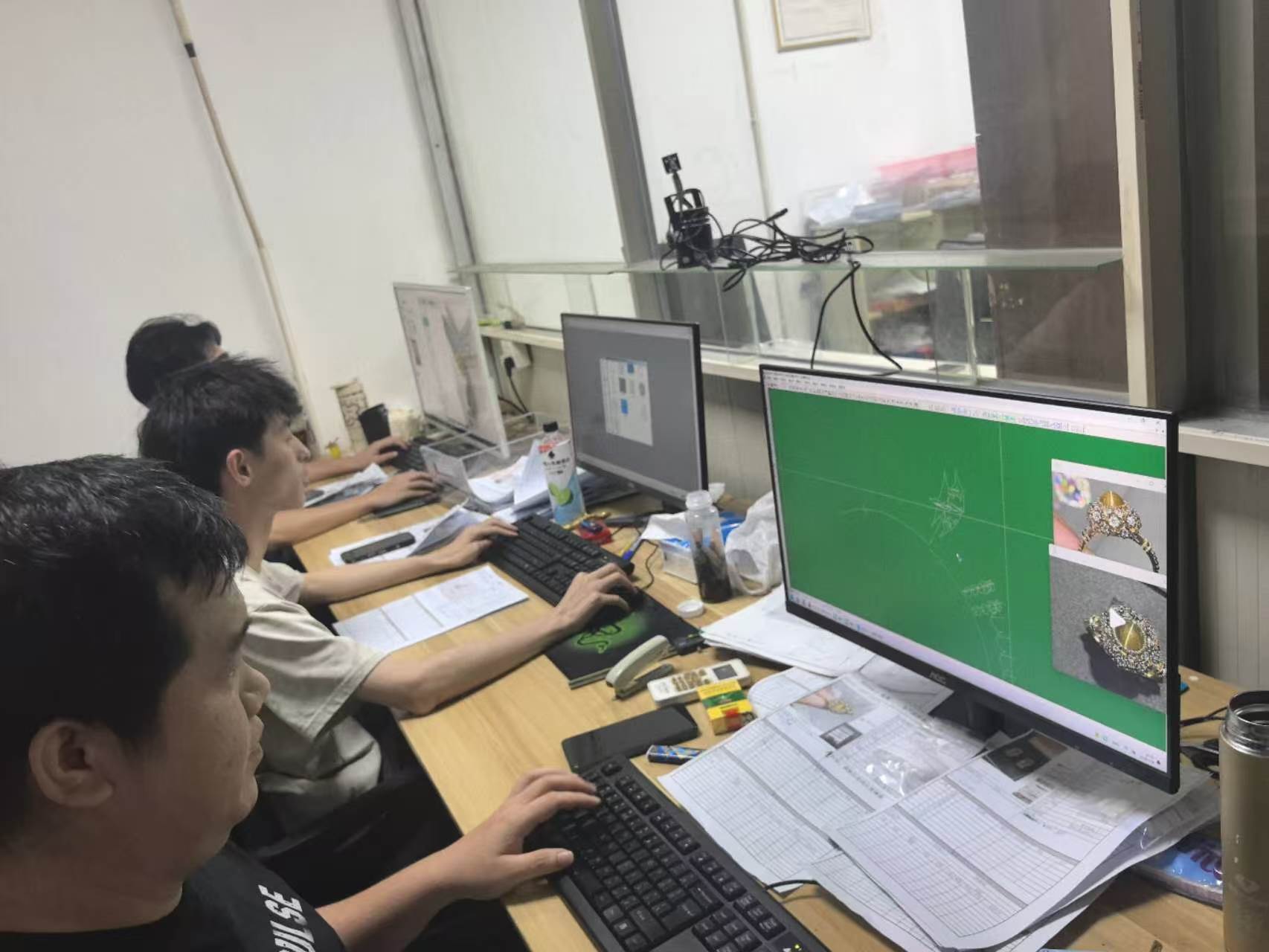 Mirametal jewelry design center - CAD designers at work