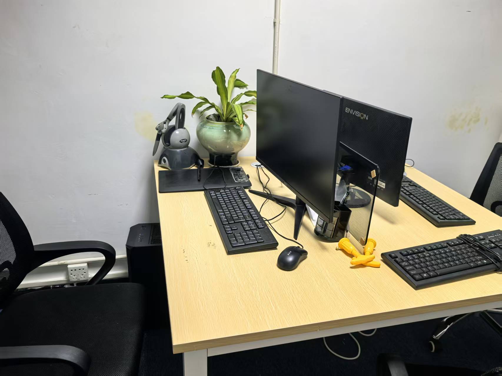 Mirametal atelier office where orders and partnerships are managed