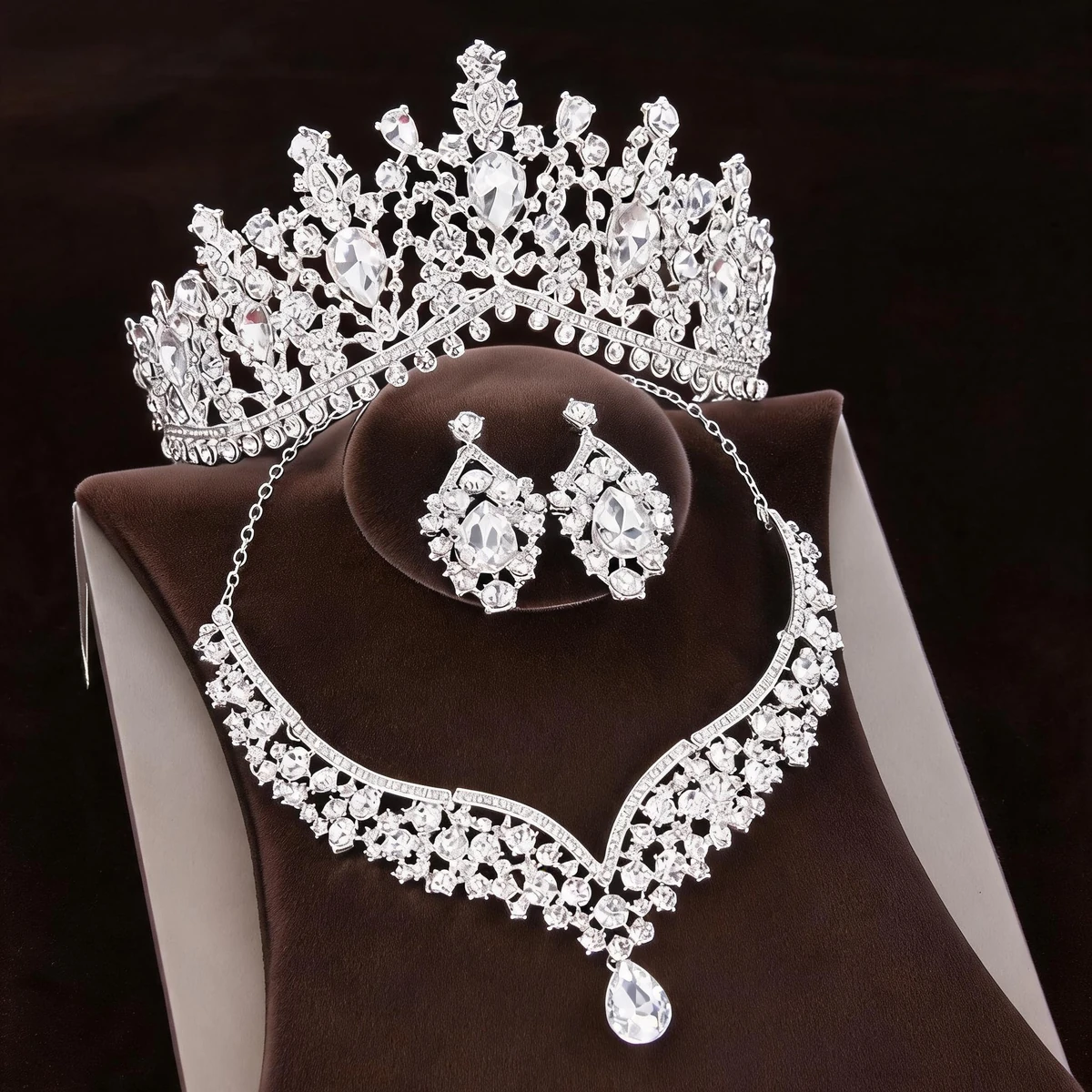craftsmanship crystal setting on bridal jewelry set